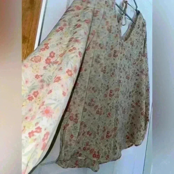 💜 Long Sleeve Lauren Conrad Lightweight Floral Print Blouse - Picture 2 of 8